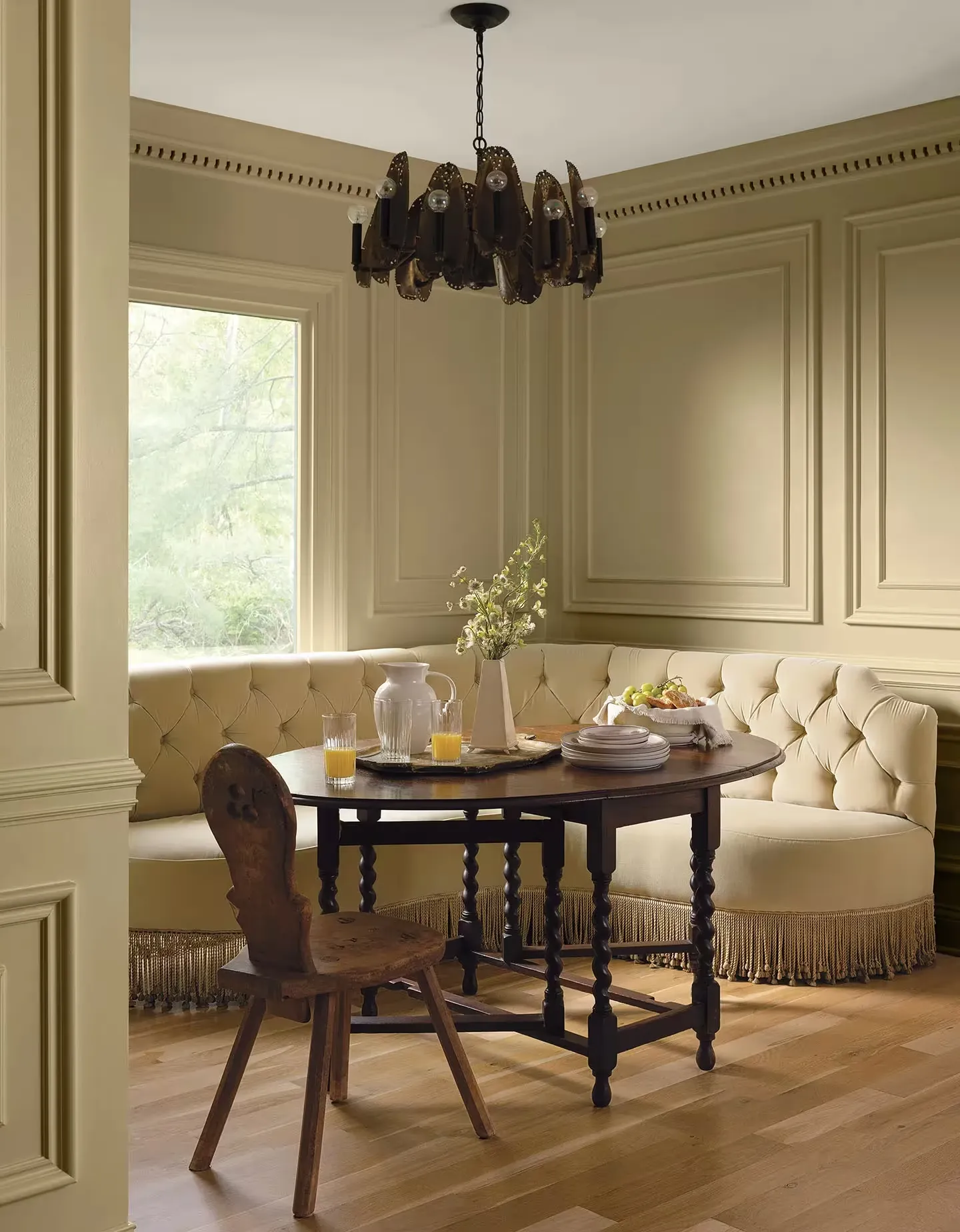 dining-room-yellow-walls