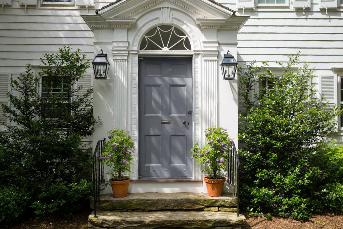 Best Benjamin Moore Paint Colors for a Warm and Welcoming Entryway - Kucker Haney Paint Co.